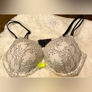 Victoria’s Secret very sexy push-up bra 36c